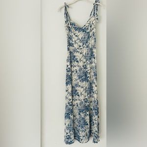 Quintessential summer reformation flower dress.